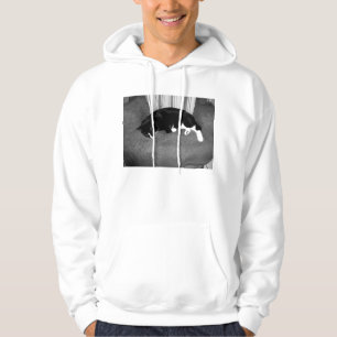 schwarze Katze, die auf Stuhl bw-Foto schläft Hoodie