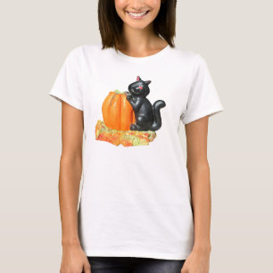 Schwarze Katze, die sich auf einen Kürbis stützt T-Shirt