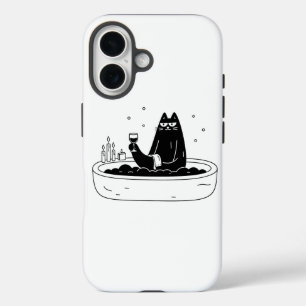 Schwarze Katze entspannt sich im Schaumbad iPhone 16 Hülle