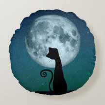 Schwarze Katze im Mondlicht Rundwurfkissen