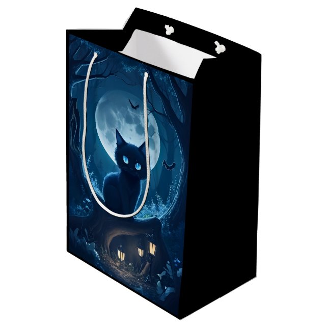 Schwarze Katze im Spooky-Wald Mittlere Geschenktüte (Rückseite Schrägansicht)