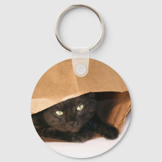 Schwarze Katze in einem Schlüsselanhänger