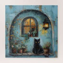 Schwarze Katze in einer blauen Alcove