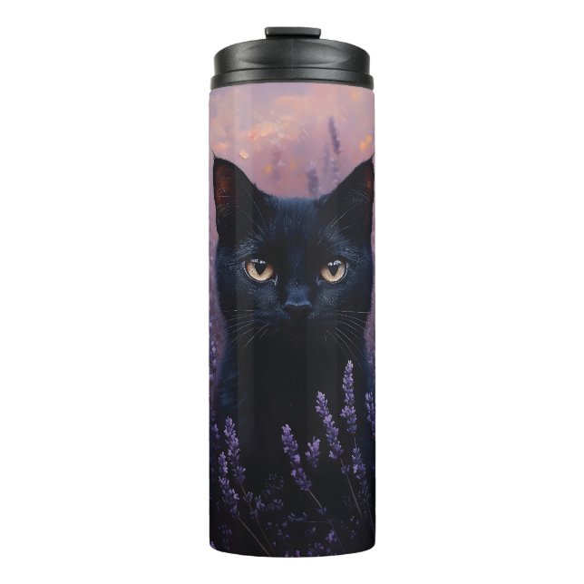 Schwarze Katze in einer Lavenderfelddarstellung Thermosbecher (Vorderseite)