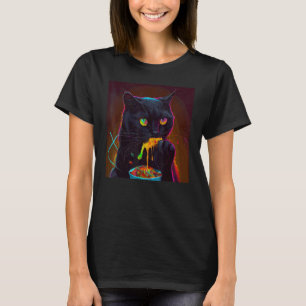 Schwarze Katze isst Buntes T-Shirt