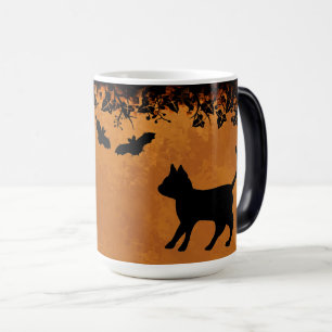 Schwarze Katze mit Bat, glückliches Halloween Verwandlungstasse