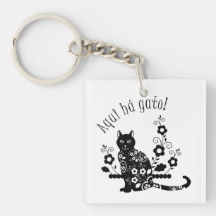 Schwarze Katze mit Blume und portugiesischer Auspr Schlüsselanhänger