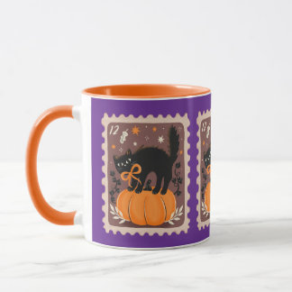 Schwarze Katze mit einer Schleife auf einem Hallow Tasse