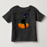 Schwarze Katze mit Hut und Kürbis zu Halloween