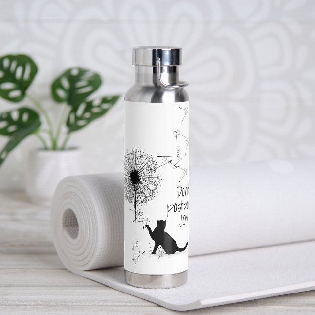 Schwarze Katze mit Kronleuchter und Zitat Trinkflasche (Yoga)