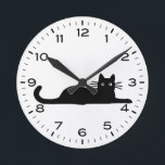 Schwarze Katze mit Zahlen und Minuten Runde Wanduhr<br><div class="desc">Eine lustige Wanduhr für die Zuhause oder das Büro. Ein originelles Geschenk für die Liebhaber der schwarzen Katze. Karo in Jenn’s Doodle World für noch mehr dekorative Uhren und Hunde züchten thematische Wohngestaltung.</div>