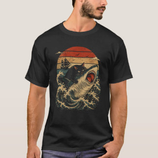 Schwarze Katze reitet auf einem wilden Hai T-Shirt