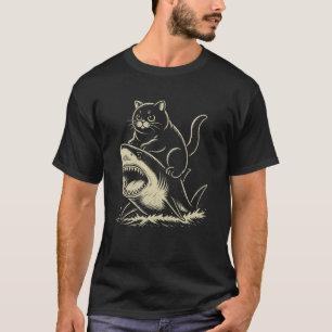 Schwarze Katze reitet auf Hai T-Shirt
