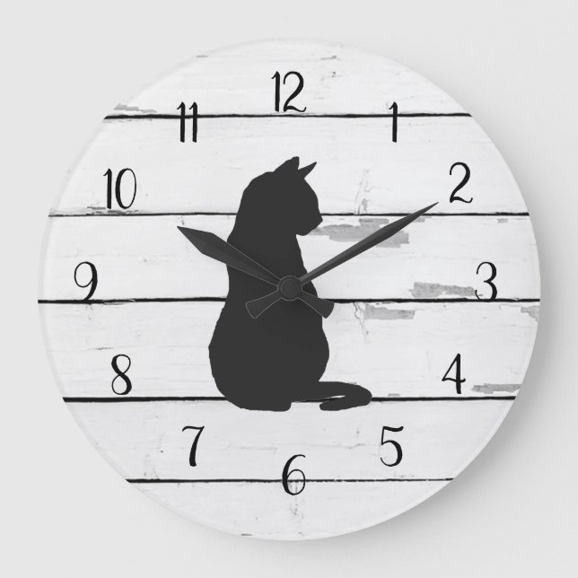 Schwarze Katze rustikaler Shiplap Bauernhaus-Dekor Große Wanduhr (Vorderseite)