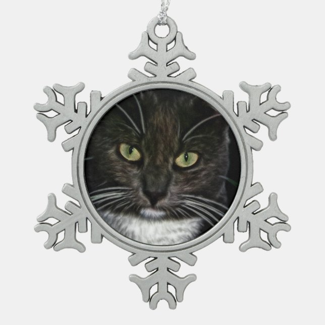 Schwarze Katze Schneeflocken Zinn-Ornament (Vorderseite)