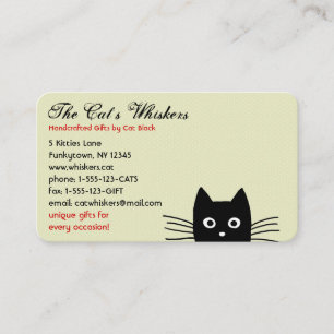 Schwarze Katze späht Visitenkarte