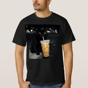 Schwarze Katze trinkt Eiskaffee  T-Shirt