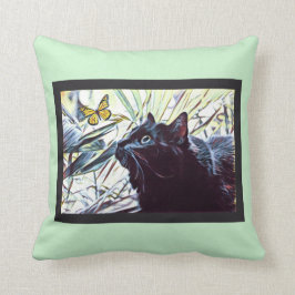 Schwarze Katze u. Schmetterling (auf tadellosem Kissen
