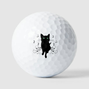 Schwarze Katze umgeben von flüsternden Noten der M Golfball