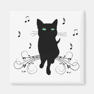 Schwarze Katze umgeben von flüsternden Noten der M Magnet