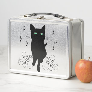 Schwarze Katze umgeben von flüsternden Noten der M Metall Brotdose