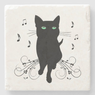 Schwarze Katze umgeben von flüsternden Noten der M Steinuntersetzer