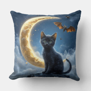 Schwarze Katze und Fledermäuse unter einem zunehme Kissen