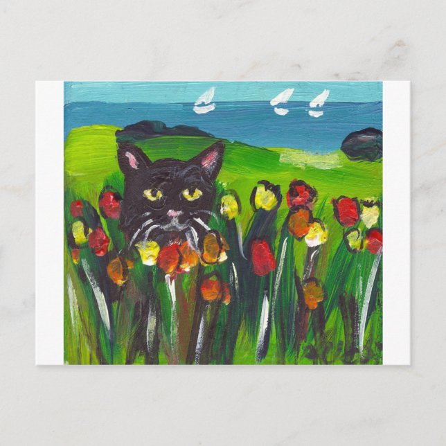 Schwarze Katze unter Tulpen Postkarte (Vorderseite)
