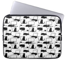 Schwarze Katzen auf Laptops