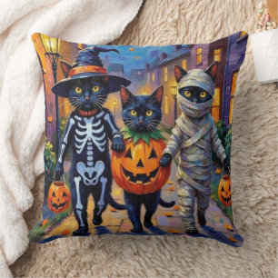 Schwarze Katzen beim Trick-or-Treat in Halloween-K Kissen