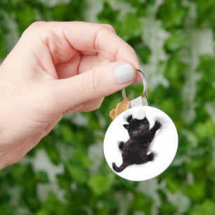 Schwarze Katzen klettern auf menschlichem Rücken Schlüsselanhänger