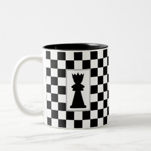 Schwarze Königin auf Schwarz-Weiß-Schach Zweifarbige Tasse
