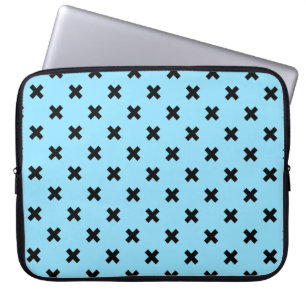 Schwarze Kreuzstiche auf Babyblau Laptopschutzhülle