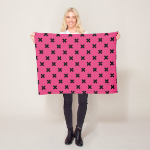 Schwarze Kreuzstiche auf Fuchsia Fleecedecke