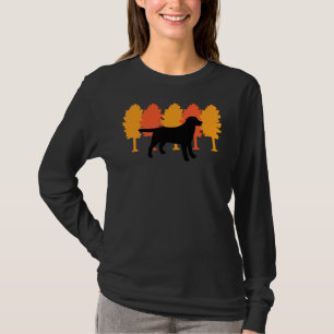Schwarze Labrador-Silhouette im Herbst T-Shirt