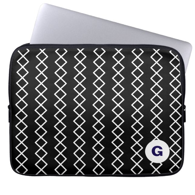 Schwarze Laptop-Hülle mit Monogramm-Muster Laptopschutzhülle (Vorderseite)