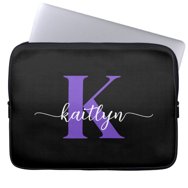 Schwarze lila Schrift Monogramm Laptopschutzhülle (Vorderseite)