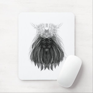 Schwarze Löwe mit Antlerkrone und Monogramm Mousepad