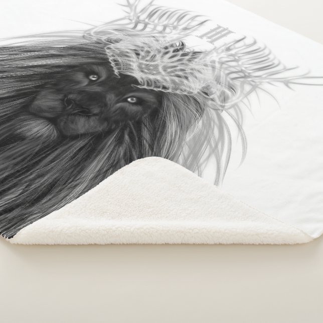 Schwarze Löwe mit Antlerkrone und Monogramm Sherpadecke (3/4)