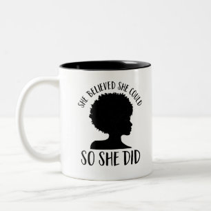 Schwarze Mädchen-Magie, die sie glaubte, dass sie Zweifarbige Tasse