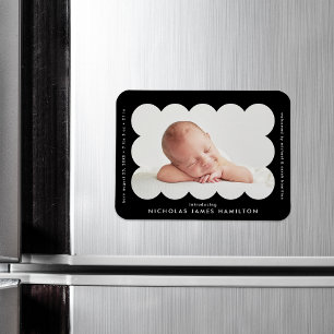 Schwarze moderne Geburtseinladung mit gezacktem Ra Magnet