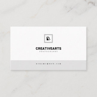 Schwarze moderne Serif-Typografie Minimalistische Visitenkarte