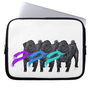 Schwarze Möpse mit Schals Laptopschutzhülle