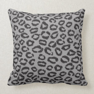 Schwarze Nettospitze mit Leopardmuster auf Weiß Kissen