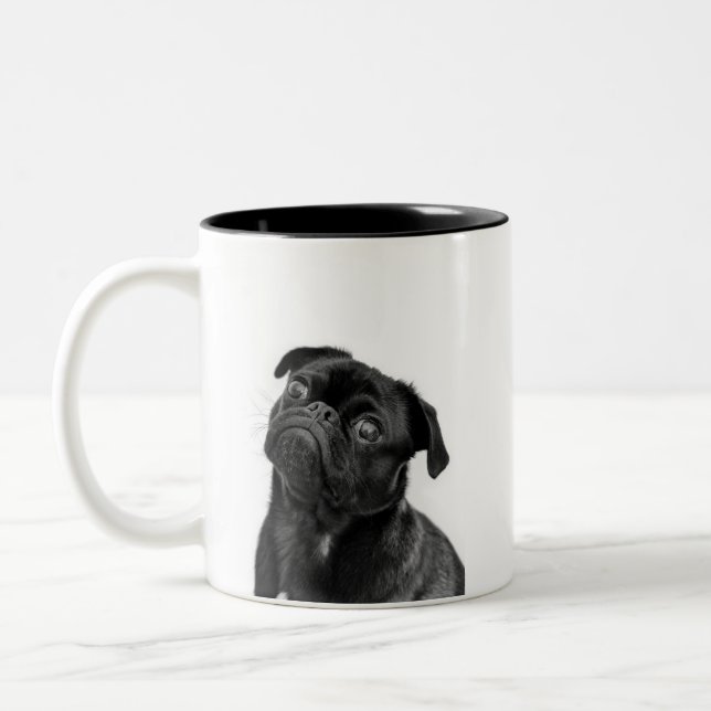 Schwarze niedliche Mops Zwei-Ton Tasse (Links)