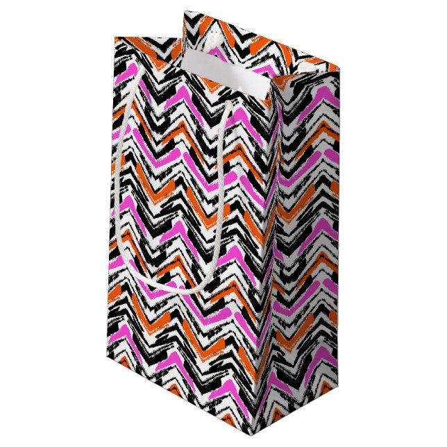 Schwarze, orange und rosa Hand gezeichnetes Kleine Geschenktüte (Rückseite Schrägansicht)