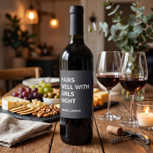 Schwarze Paare gut mit Mädchen Nacht Wein Etikett