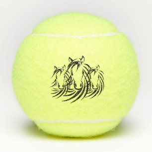 Schwarze Pferdeköpfe Tennisbälle