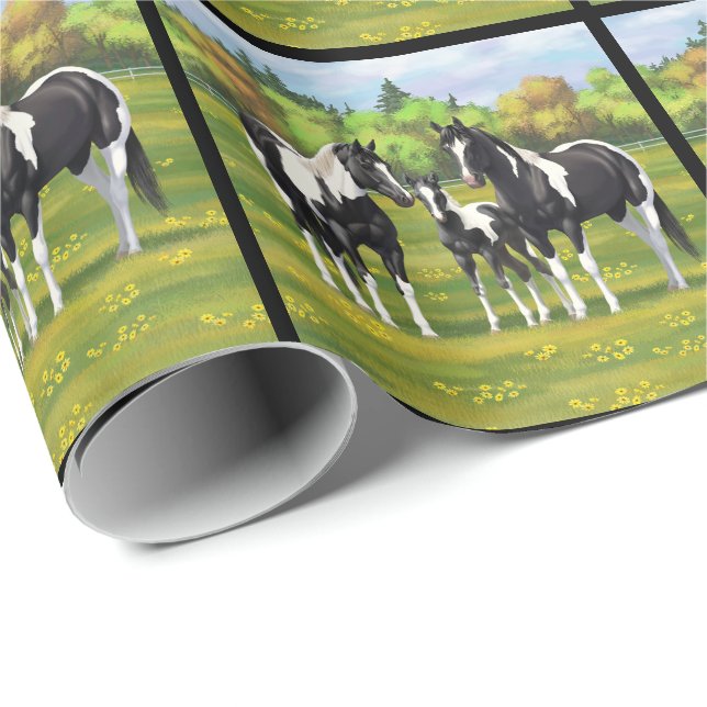 Schwarze Pinto Farbe Quarter Pferde im Sommer Weid Geschenkpapier (Rolleneckpunkt)