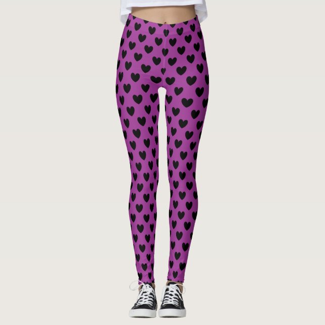 Schwarze Polka-Herzen auf lila Leggings (Vorderseite)